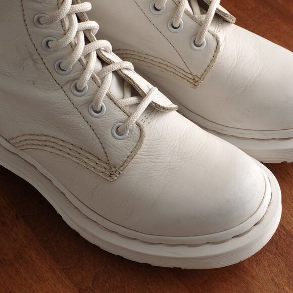 Dr. Martens Boots Womens SZ 5 White 1460 Pascal Mono Leather Combat 8 Eye Casual - Picture 3 of 16